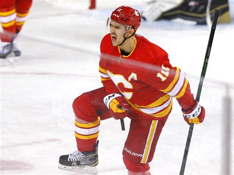 Flames' Mikael Backlund looking to finally go on a run | Calgary Sun