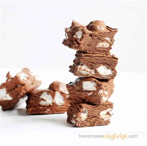 MARSHMALLOW FUDGE -- 5-ingredient chocolate marshmallow fudge!