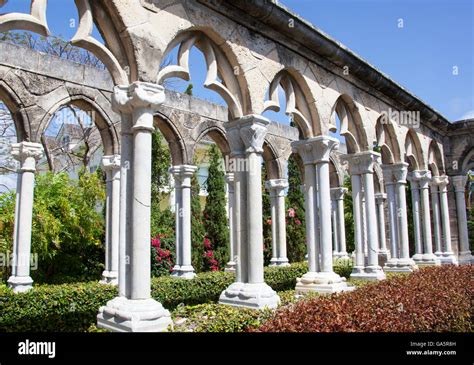 Monastery garden medieval hi-res stock photography and images - Alamy