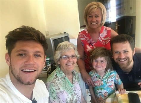 Niall with his family ️ | Niall horan, Cutest thing ever, Boyfriend ...