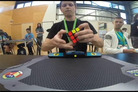 Watch: Feliks Zemdegs breaks Rubik's cube world record - UPI.com