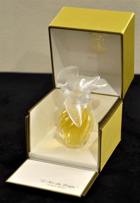 Nina Ricci Lalique l'Air Du Temps Perfume Bottle Circa 1970