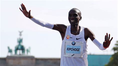 Eliud Kipchoge broke the marathon record by 78 seconds — Quartz