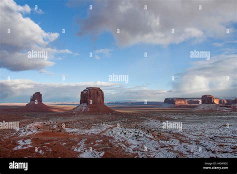 East Mitten Butte (left), Merrick Butte (center), Spearhead Mesa (background), Monument Valley ...