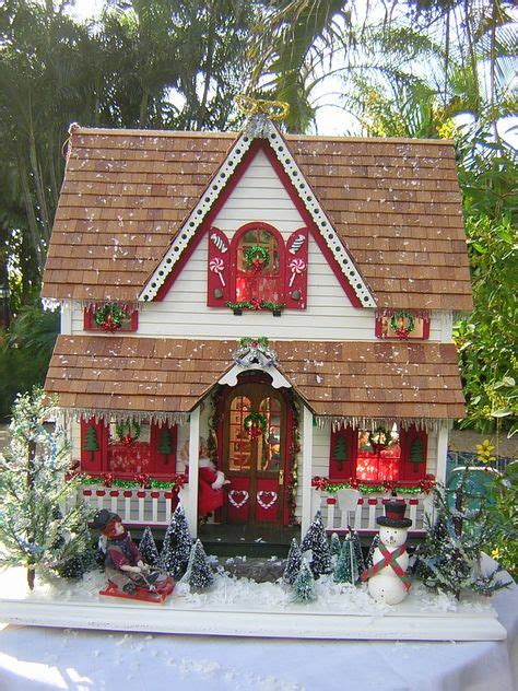 A Glimpse Inside the Santa Cottage in 2020 | Miniature houses ...