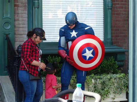 VIDEO: Captain America and Spider-Man meet and greet together at Disney ...