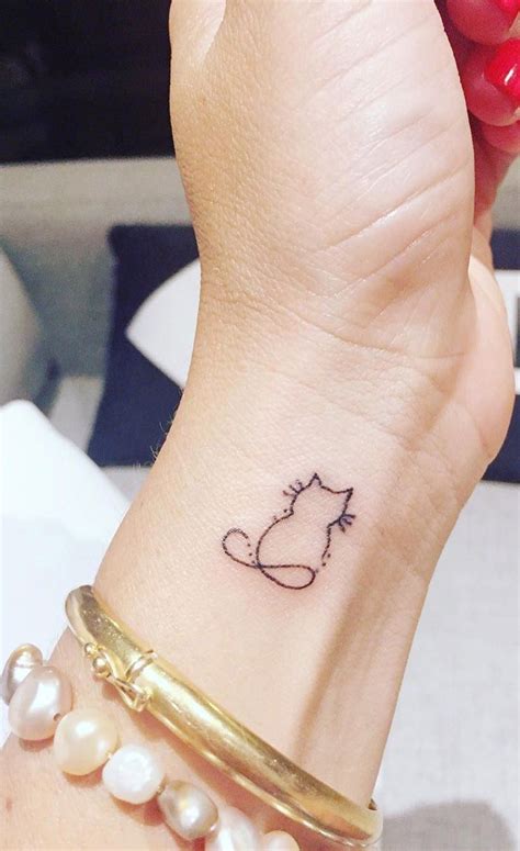 25 inspiradores diseños de tatuajes de gatitos para los amantes de los gatos - gatosyperros.net