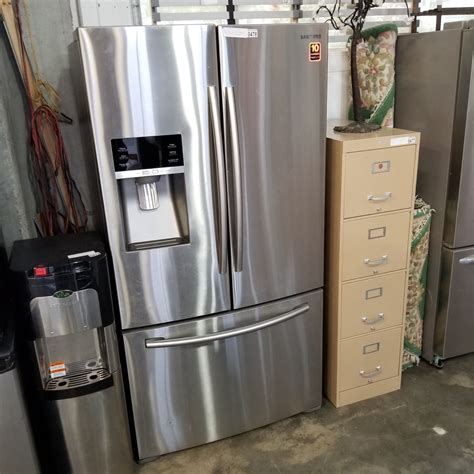 SAMSUNG 36 INCH STAINLESS FRENCH DOOR AND BOTTOM FREEZER FRIDGE WITH ICE MAKER AND WATER DISPENSER,