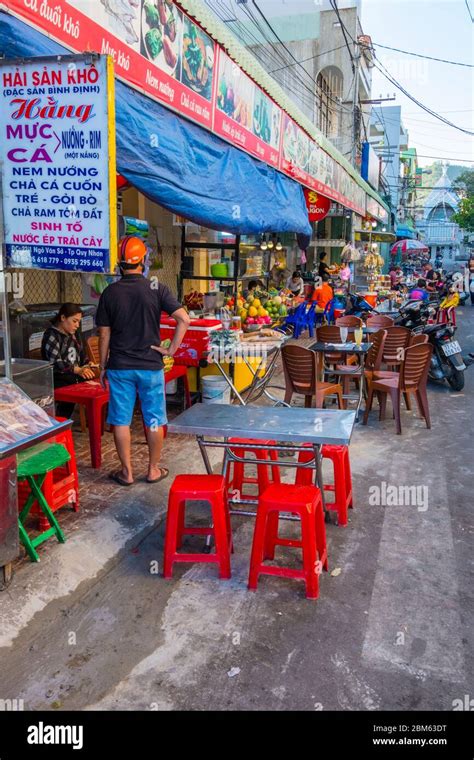 Restaurants, food stalls, Pho am Thuc Quy Nhon, Quy Nhon food street ...