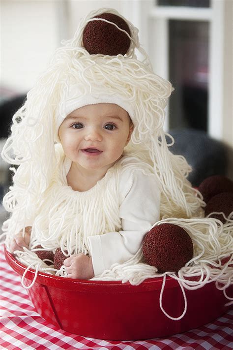 diy spaghetti and meatballs costume | pretty plain janes