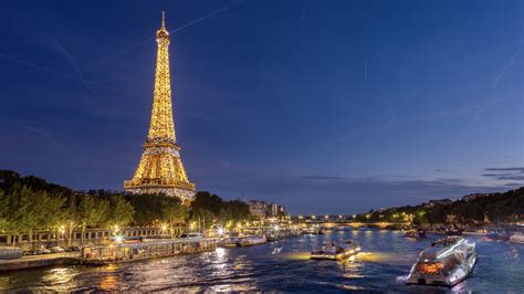 (HD) Top Of Eiffel Tower Beacon Light At Night - Emeric's Timelapse