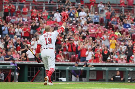 Joey Votto returns and fits right in for the Reds: ‘He’s a Hall of Famer’ - The Athletic