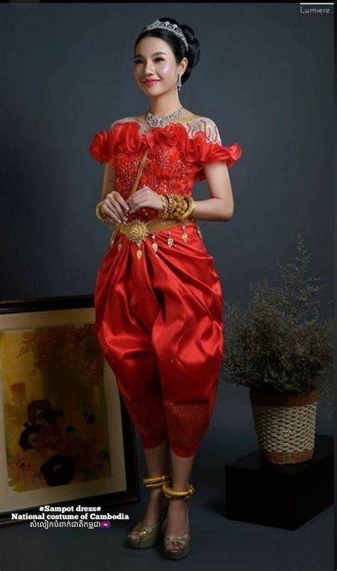 Sompot 🇰🇭 Cambodian national costume ชุดประจำชาติของกัมพูชา | เดรสแฟชั่น, เดรสลายดอกไม้, ชุด