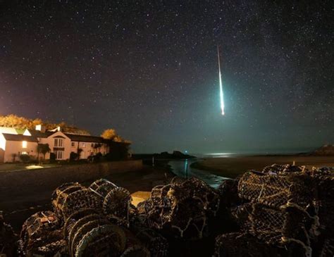 WATCH: Stunning image of fireball meteor streaking through night sky