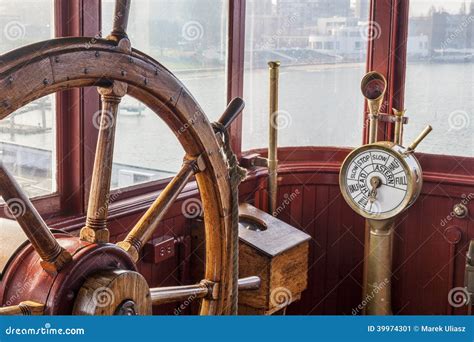 Vintage Ship Steering Wheel Stock Image - Image of brown, astern: 39974301