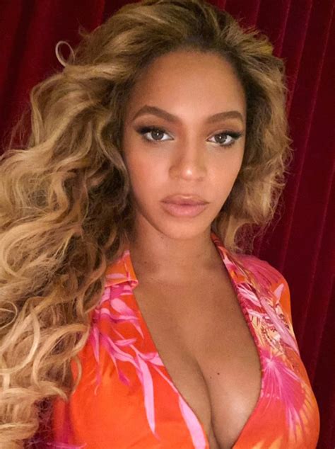 Beyoncé Wore Pink and Orange Tropical Print Dress in Miami | PS Fashion