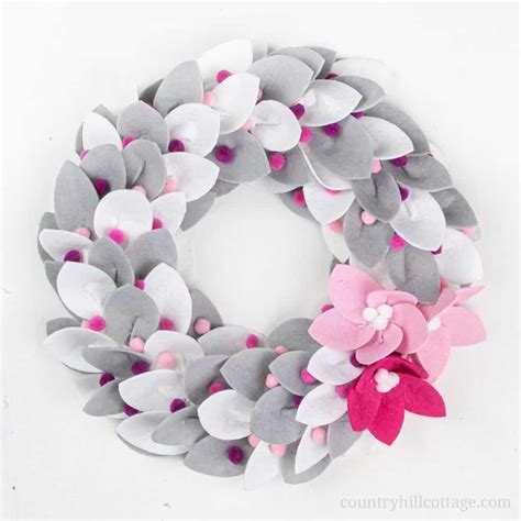 DIY Christmas Felt Wreath with Felt Poinsettia 2 Ways