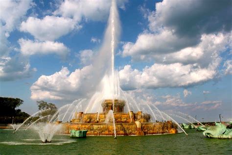 Buckingham Fountain Panorama, Chicago - Traveldigg.com