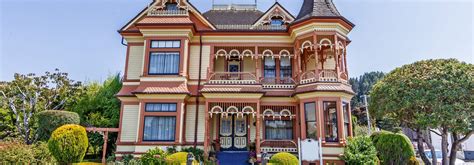 Choosing the Right Paint Colors for Your Victorian Style House