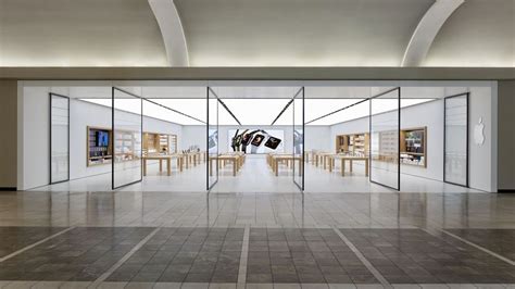 Apple Store In Oklahoma City Becomes The Second In The United States To ...