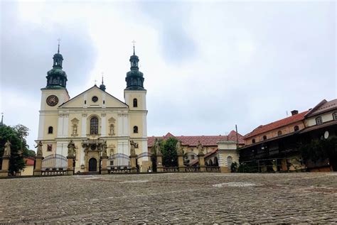 Landmarks in Poland – The Travelling Twins