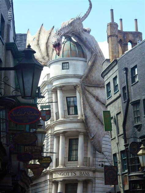 Gringotts Wizarding Bank - Universal Studios by prominentarcher on DeviantArt