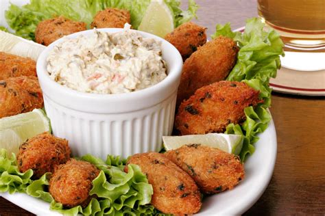 Recipe of the day: Crispy crab cakes with homemade Tartar sauce