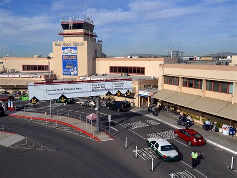 Burbank Bob Hope Airport increases parking for holiday travelers - Los ...