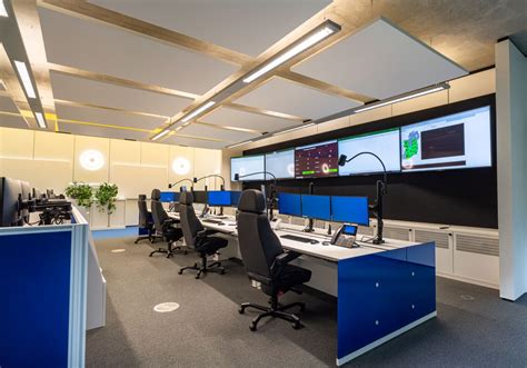 6 Essentials for an Ergonomic Control Room | Technology Desking™