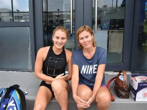 Who is Marta Kostyuk coach?