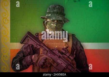 Angry russian soldier armed with rifle with russia flag as background ...