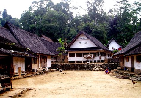 HISTORY OF CULTURE: Traditional Ceremony in Kampung Naga