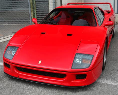 1987 Ferrari F40 - price and specifications