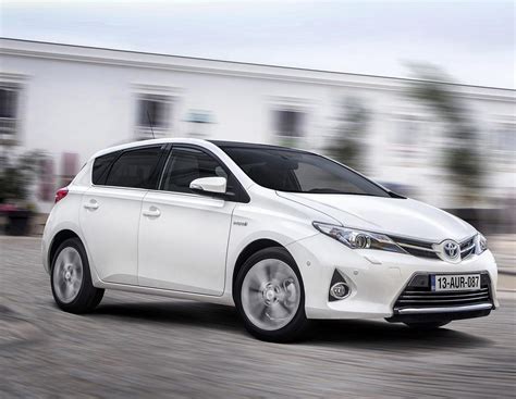 Toyota Auris Hybrid Photos and Specs. Photo: Auris Hybrid Toyota auto ...