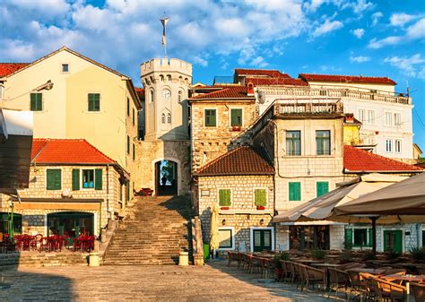 Herceg Novi - eine Stadt der Treppe