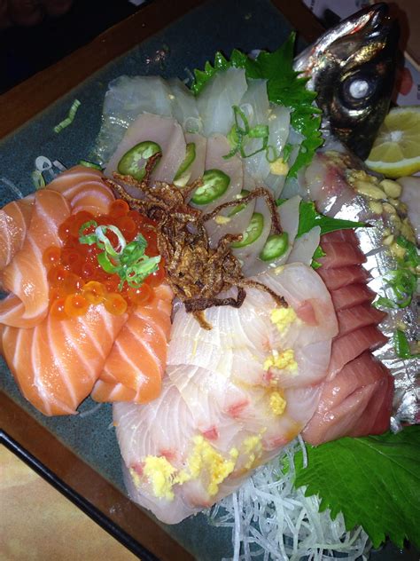 Overview of this sashimi platter!