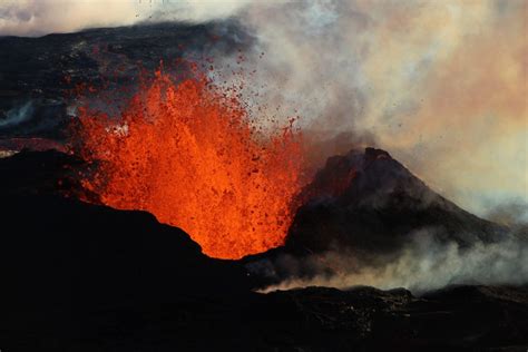 Volcano Watch: Mauna Loa Reawakens : Maui Now