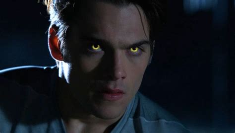 Dylan-Sprayberry-Liam-gold-Beta-eyes-Teen-Wolf-Season-6-Episode-2-Superposition Werewolf Eyes ...