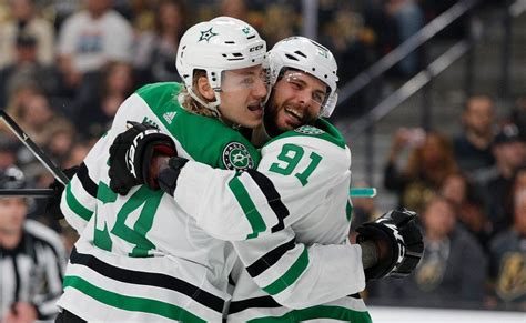 How do the Stars replace Tyler Seguin while he recovers from injury?