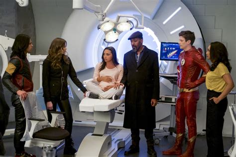 The Flash Season 4 Finale recap: Team Flash finally catches a break!