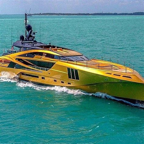 Golden yacht! 😎 What do you think of this yacht? Comment below 👇 ...