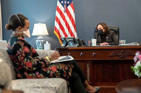 The Meaningful Story Behind Kamala Harris’s New Vice Presidential Desk | Architectural Digest