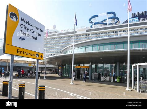 Southampton City Cruise Terminal exterior, Southampton Docks Stock ...