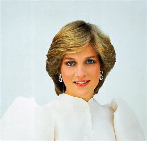 Princess Diana - Death, Wedding & Family - Biography