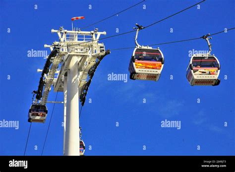 London cable cars Stock Photo - Alamy