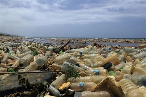 Oceans of garbage prompt war on plastics