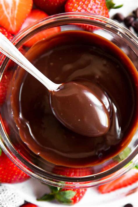 Homemade Chocolate Sauce Recipe - Savory Nothings