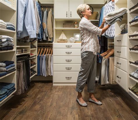 A Complete Guide To Walk-In Closet Dimensions And Layouts