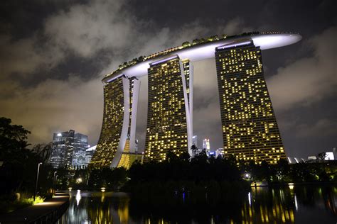 Marina Bay Sands at Night (2) | Marina Bay | Pictures | Singapore in Global-Geography