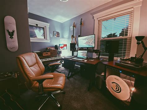 My current mini setup while I remodel my new studio. : r ...